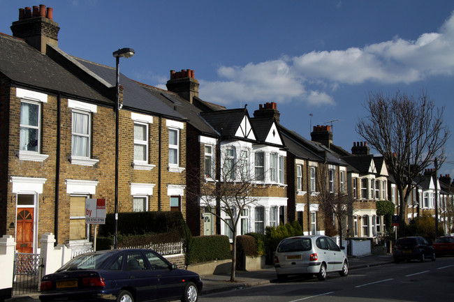 Az Egyesült Királyságban csökkentek az ingatlanárak